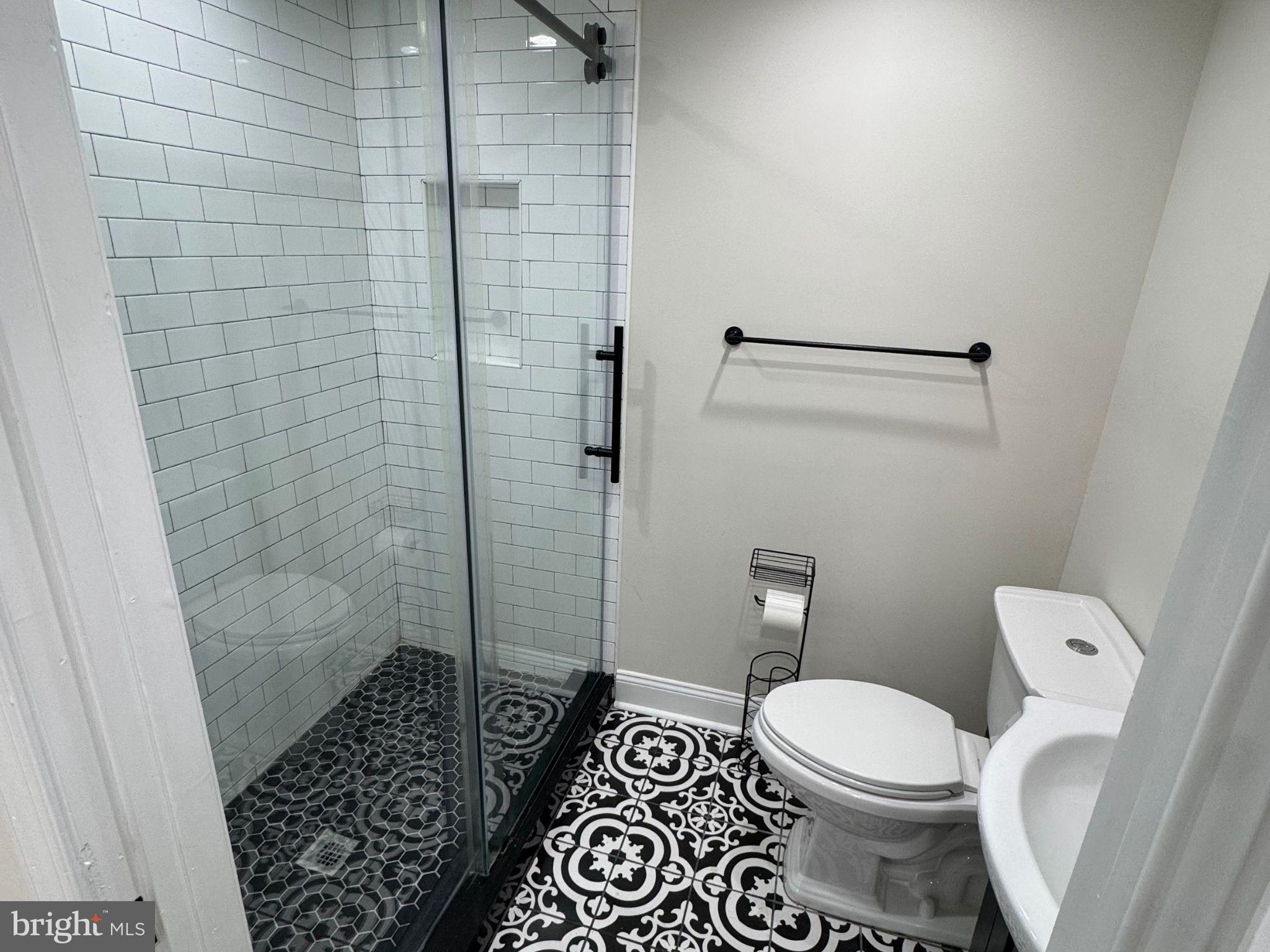 6018 W COLUMBIA AVENUE