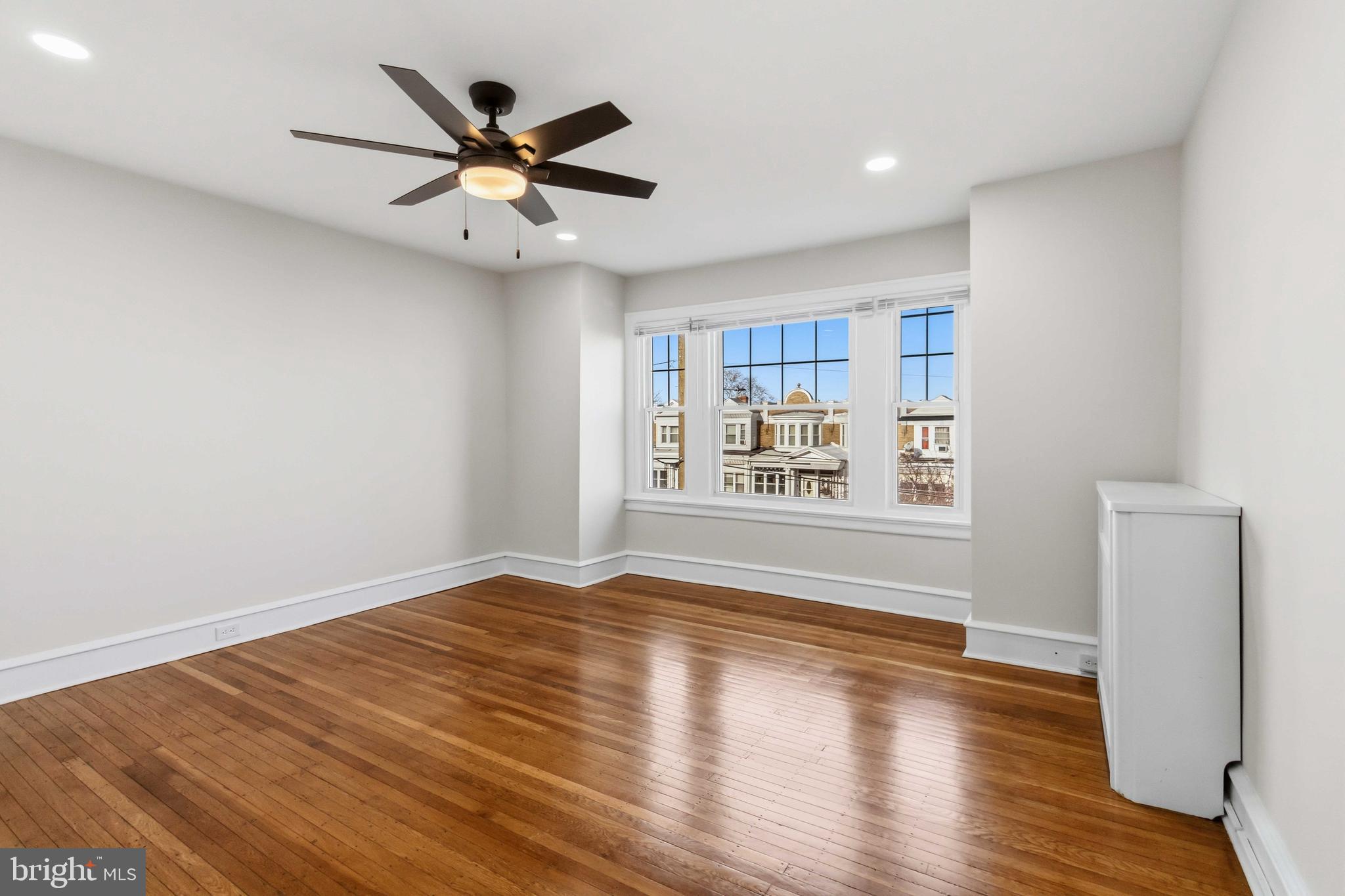 6018 W COLUMBIA AVENUE