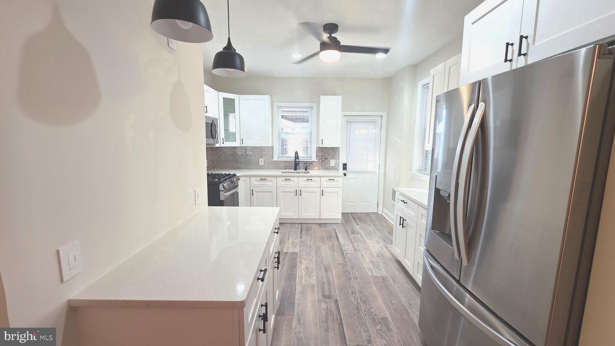 6018 W COLUMBIA AVENUE