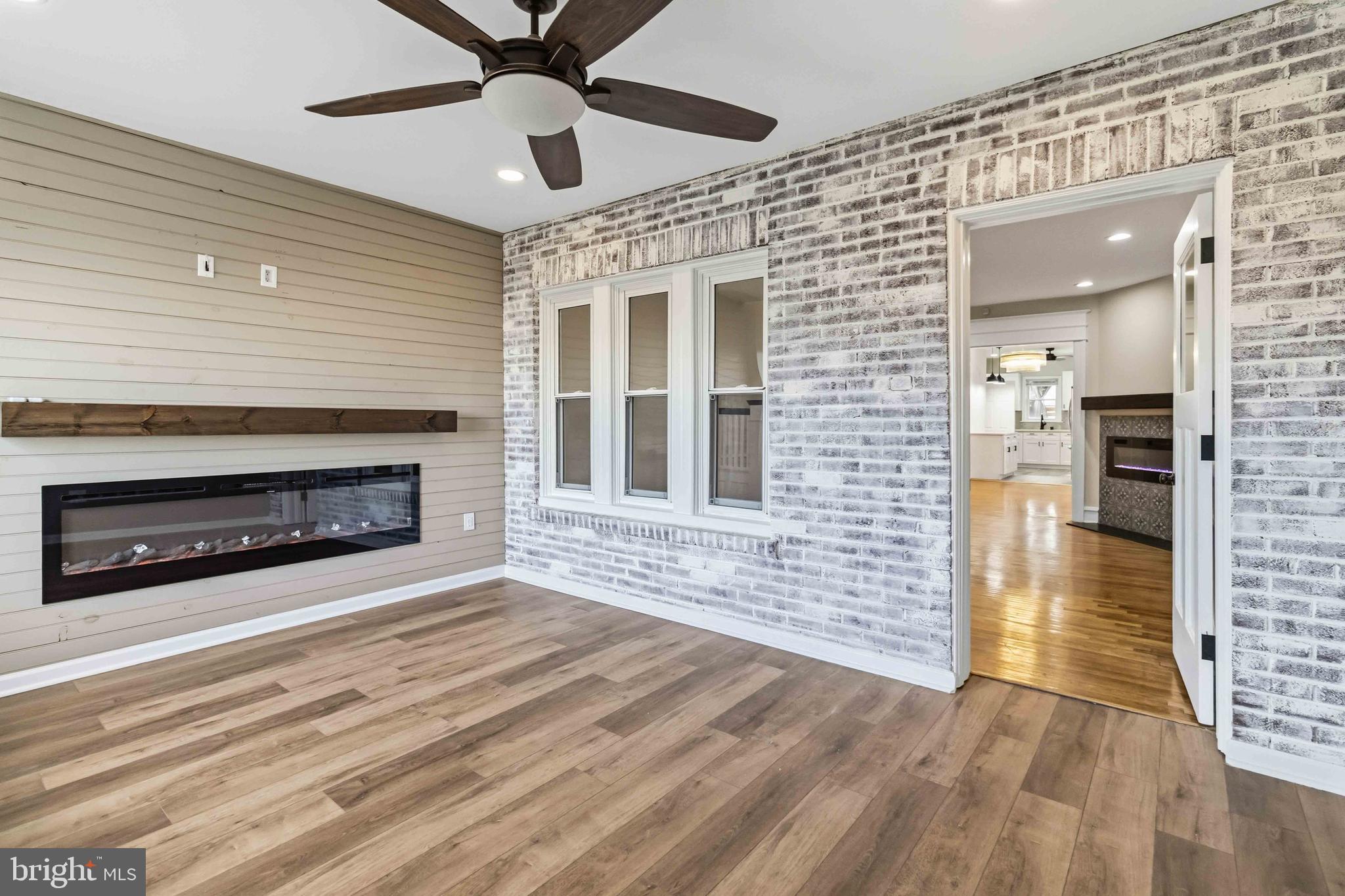 6018 W COLUMBIA AVENUE