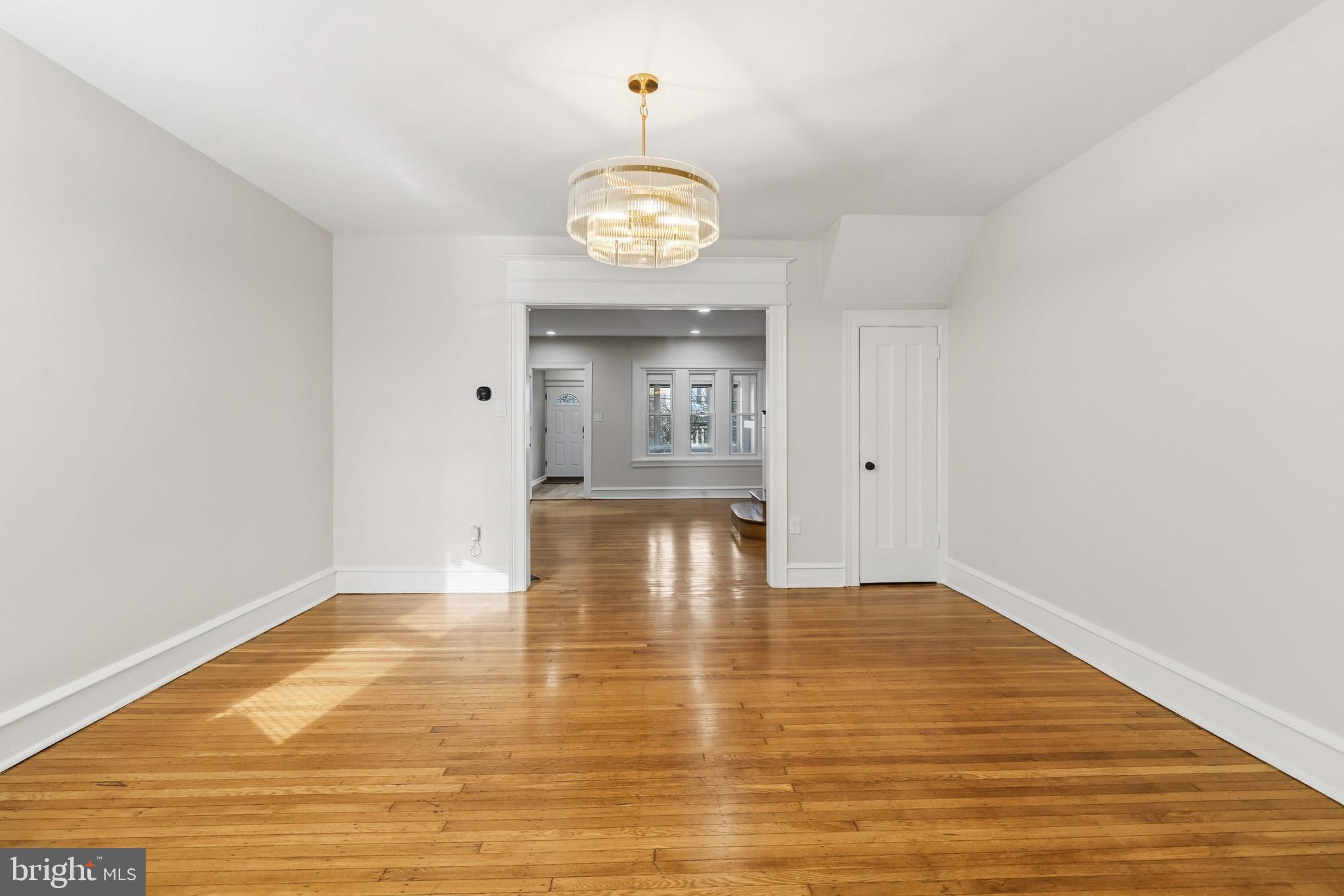 6018 W COLUMBIA AVENUE