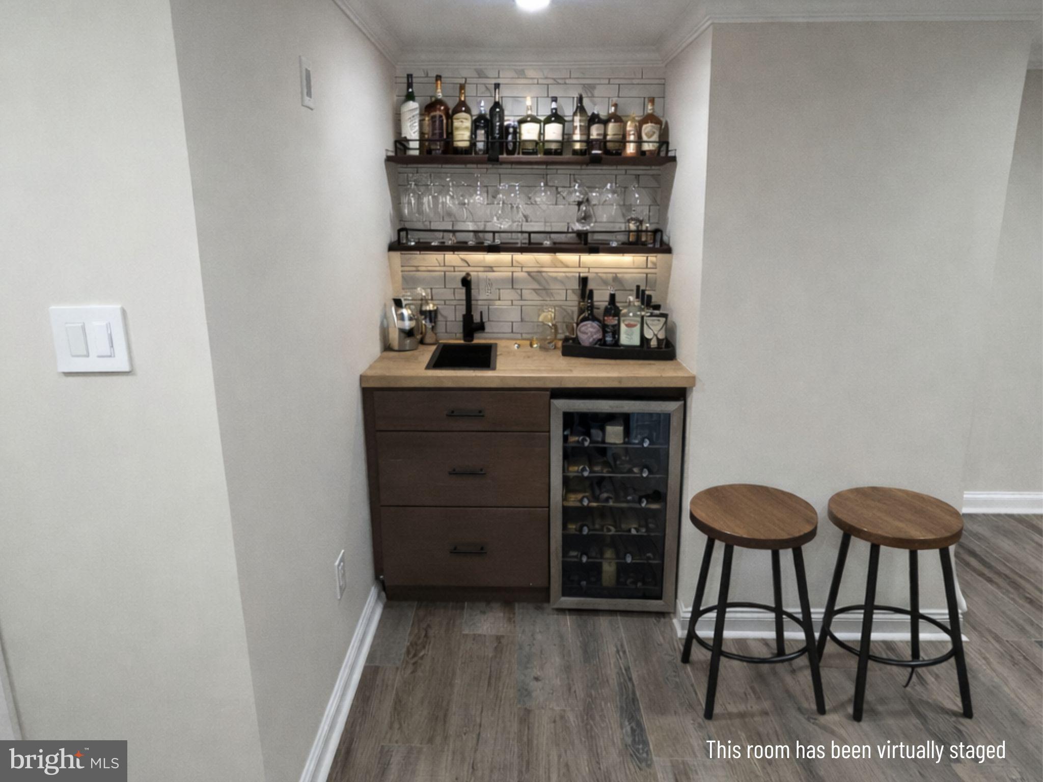 6018 W COLUMBIA AVENUE