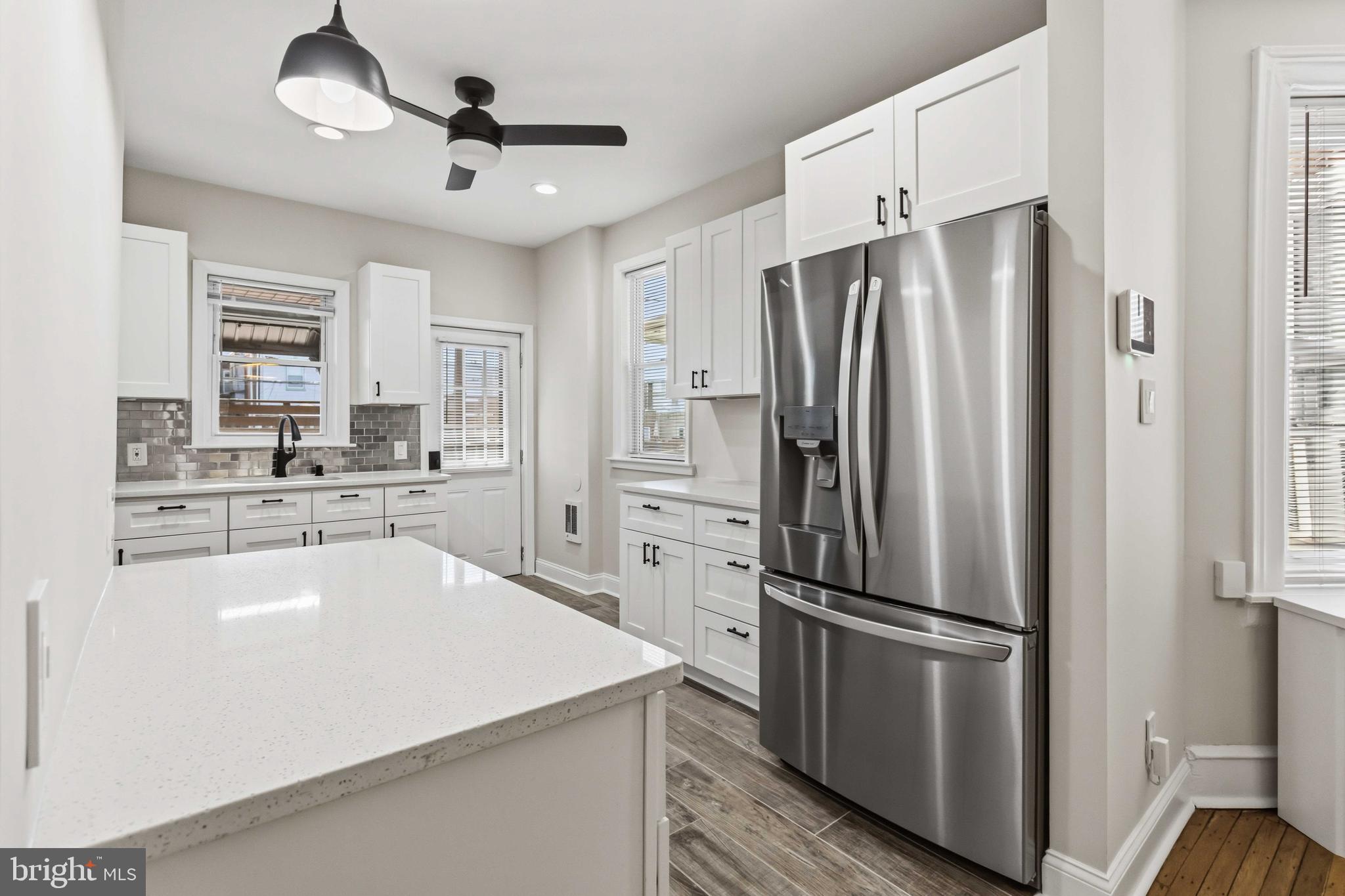 6018 W COLUMBIA AVENUE