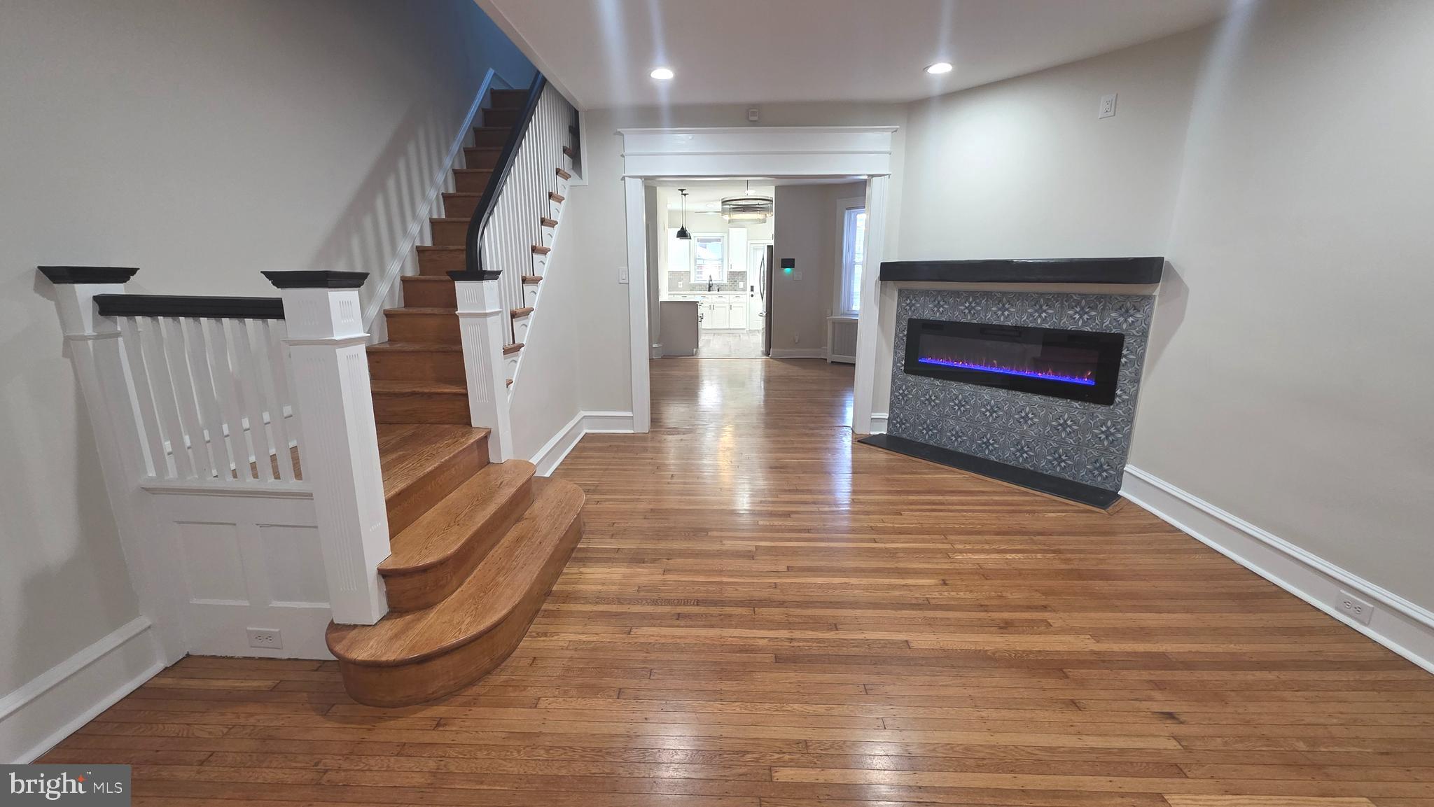 6018 W COLUMBIA AVENUE