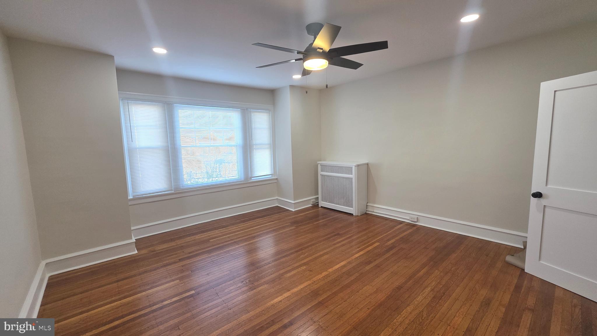 6018 W COLUMBIA AVENUE