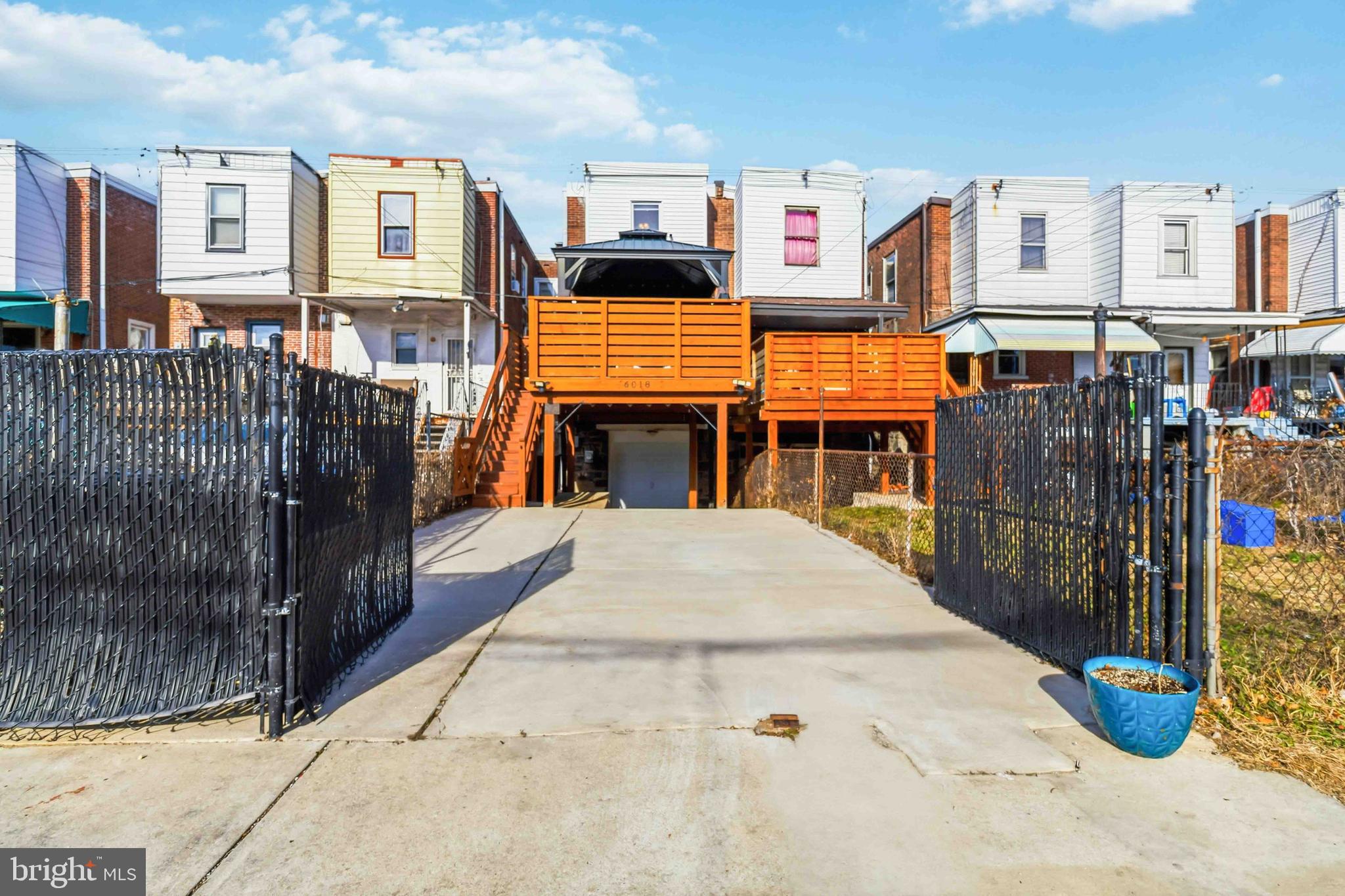 6018 W COLUMBIA AVENUE