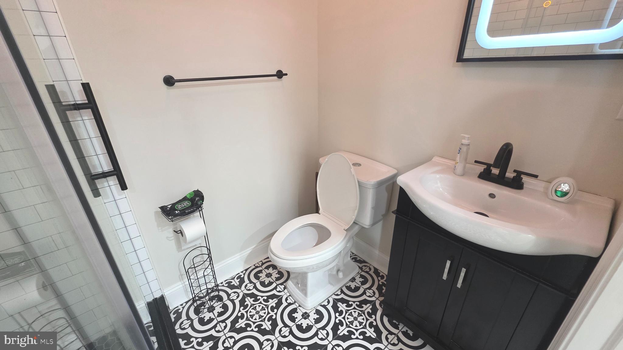 6018 W COLUMBIA AVENUE