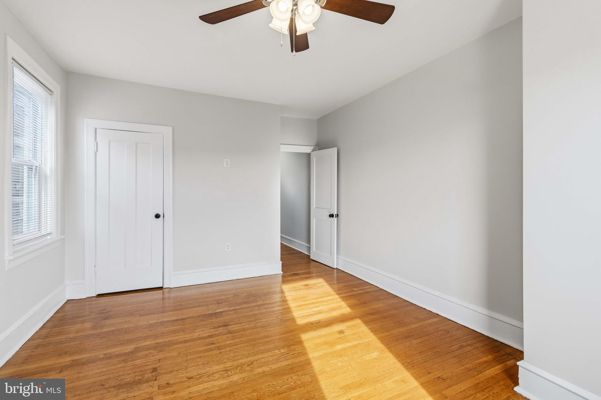 6018 W COLUMBIA AVENUE