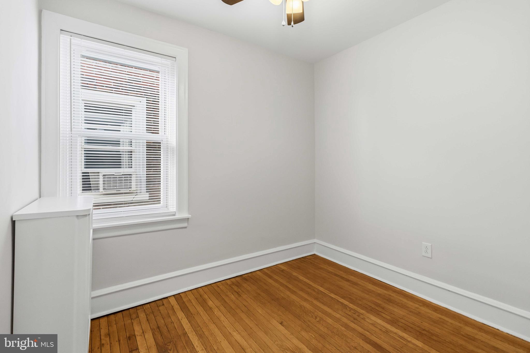 6018 W COLUMBIA AVENUE