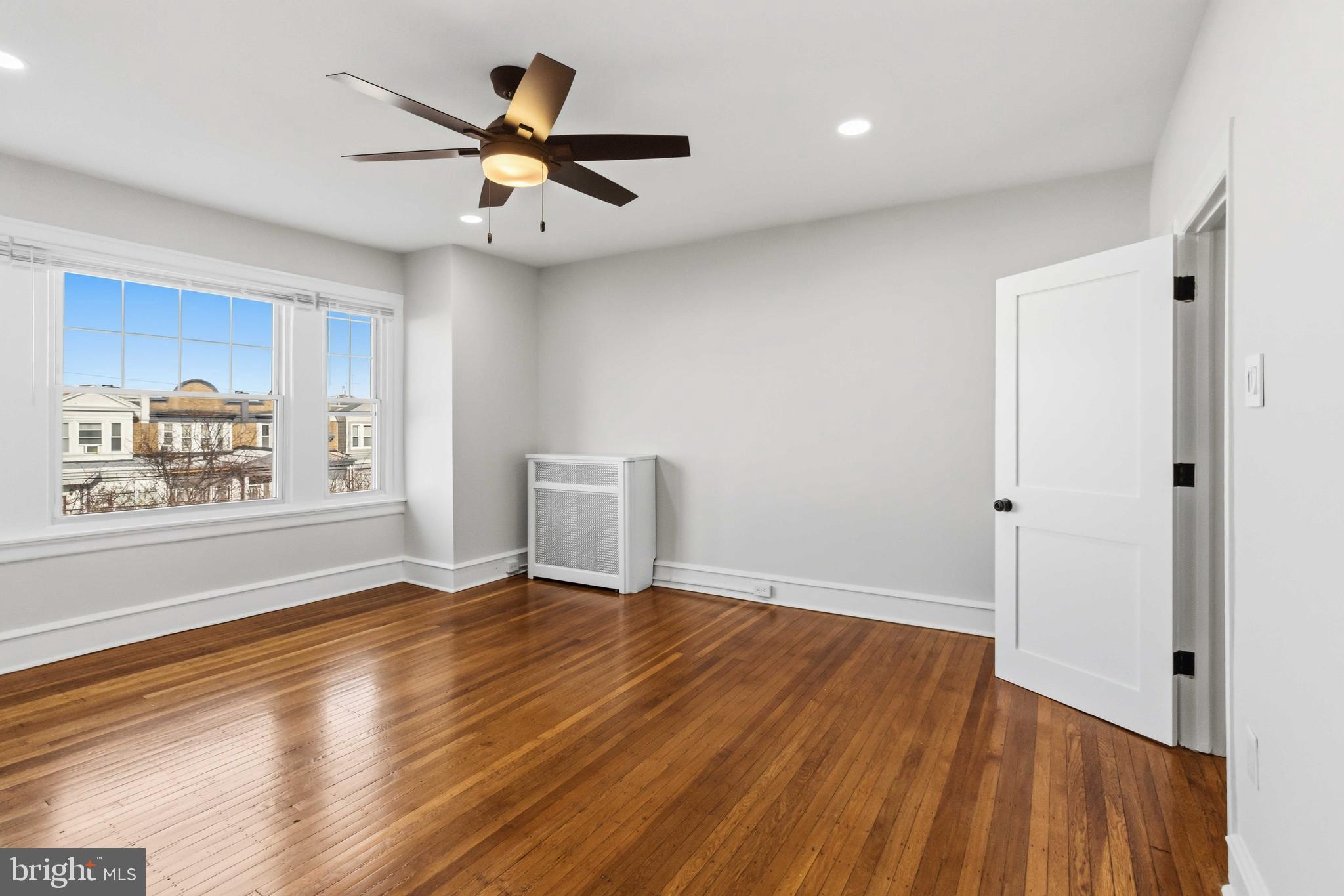 6018 W COLUMBIA AVENUE