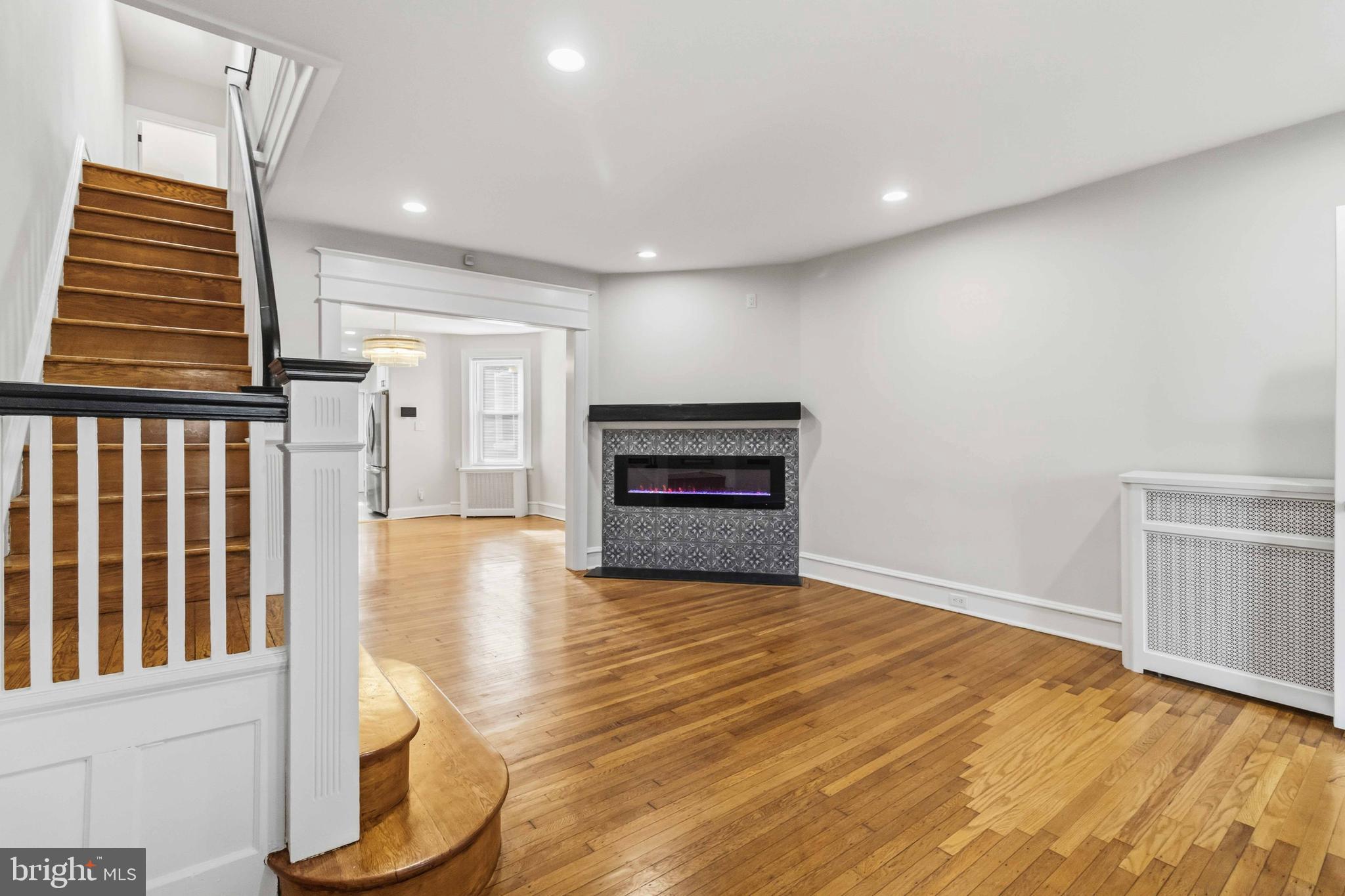 6018 W COLUMBIA AVENUE