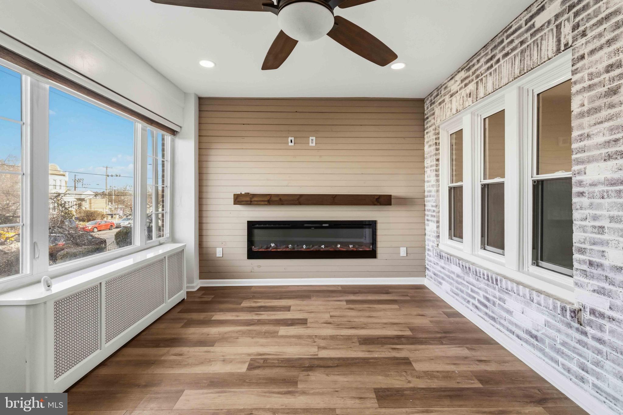 6018 W COLUMBIA AVENUE