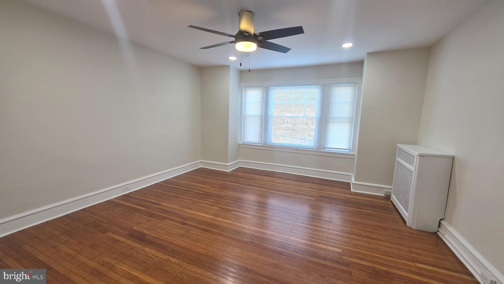 6018 W COLUMBIA AVENUE