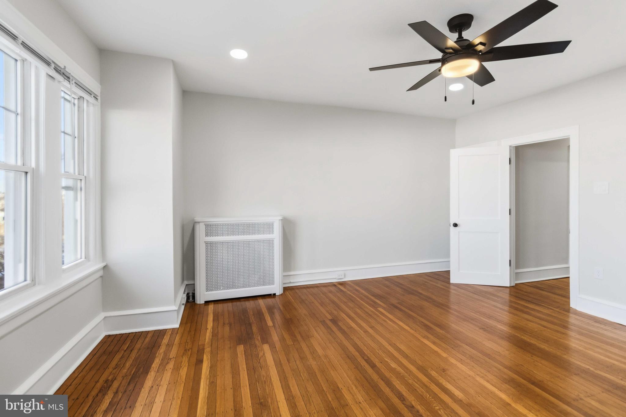 6018 W COLUMBIA AVENUE