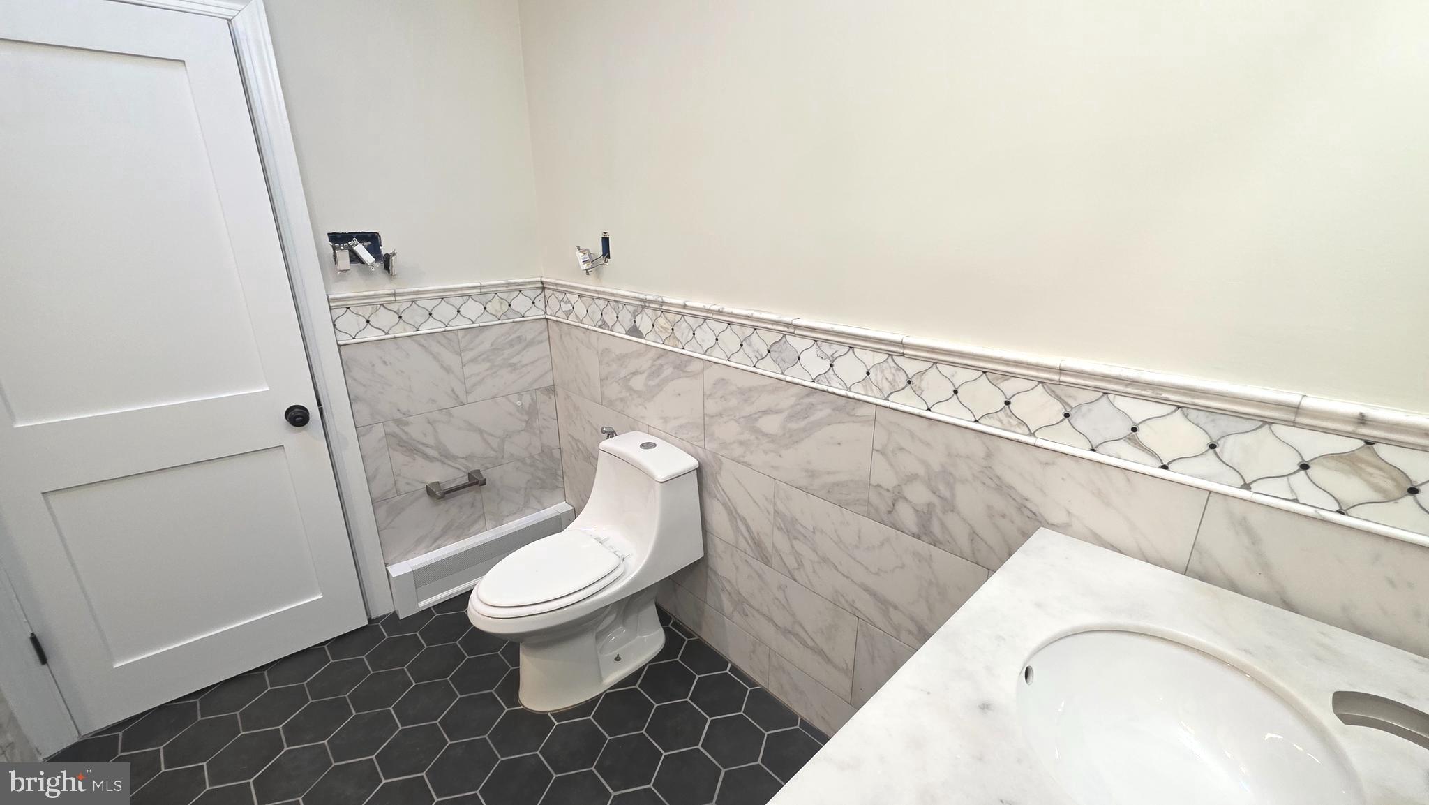 6018 W COLUMBIA AVENUE