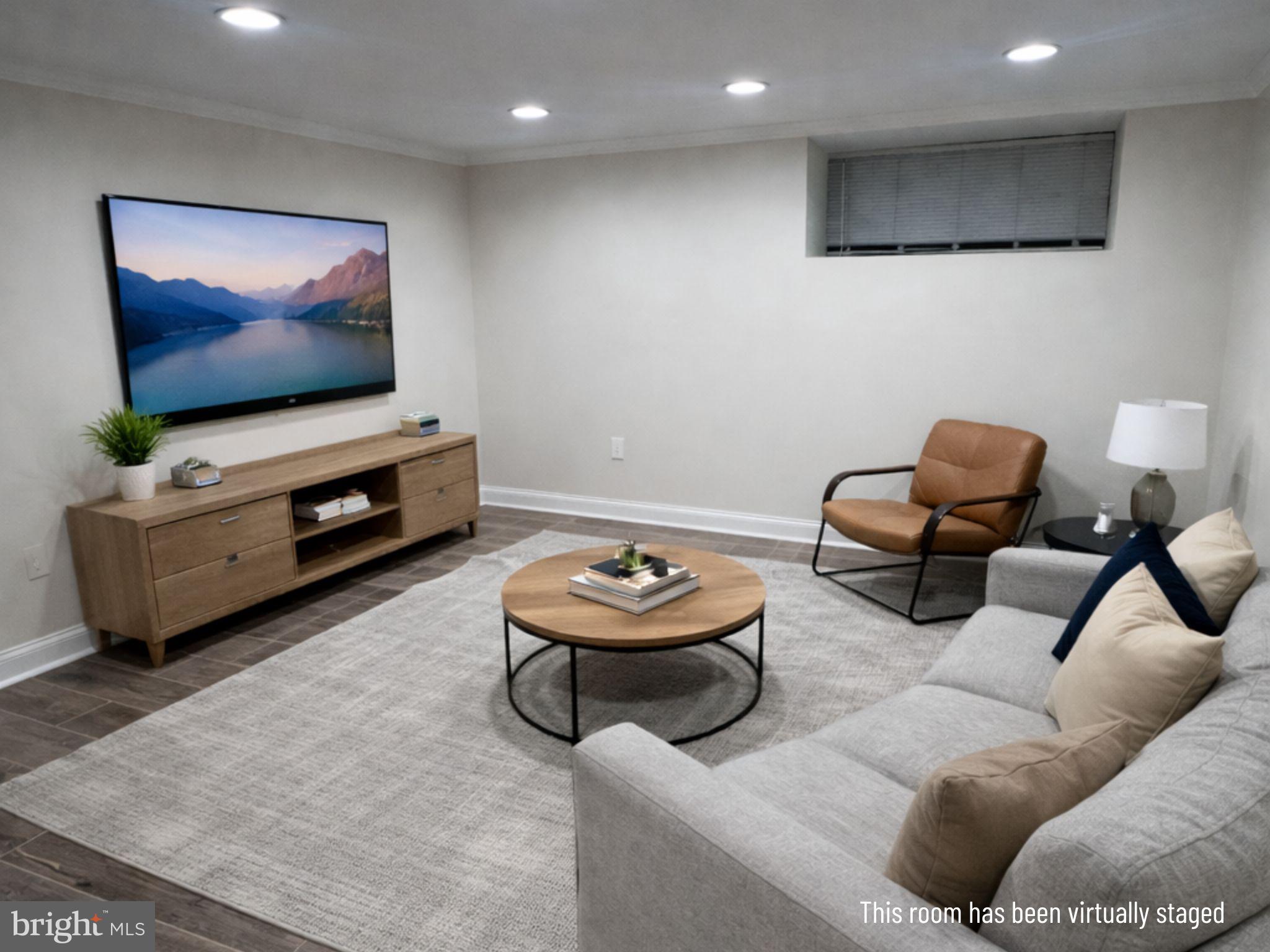 6018 W COLUMBIA AVENUE