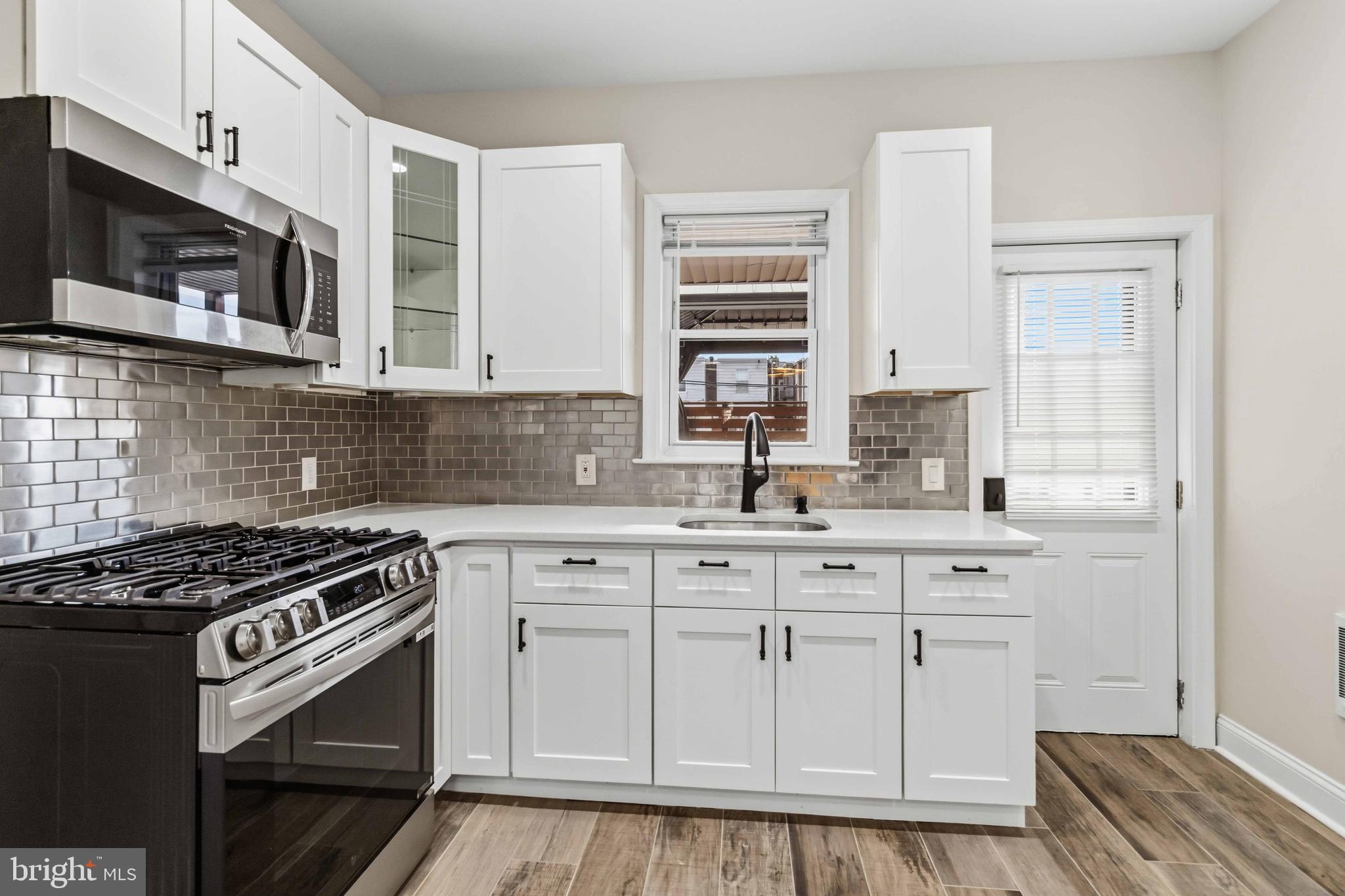 6018 W COLUMBIA AVENUE