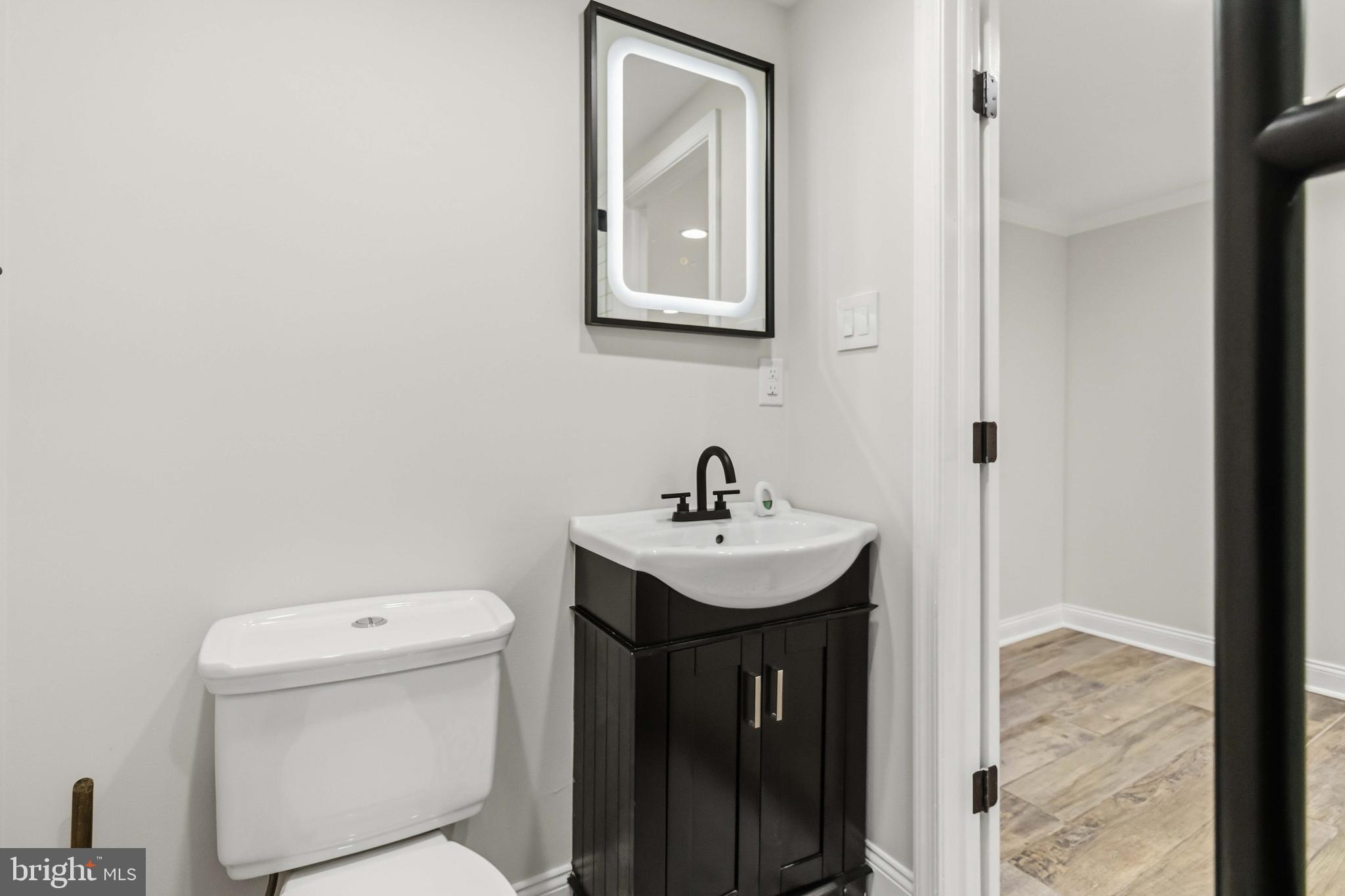 6018 W COLUMBIA AVENUE