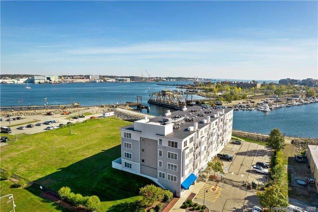 400 Bank Street Unit: APT 206