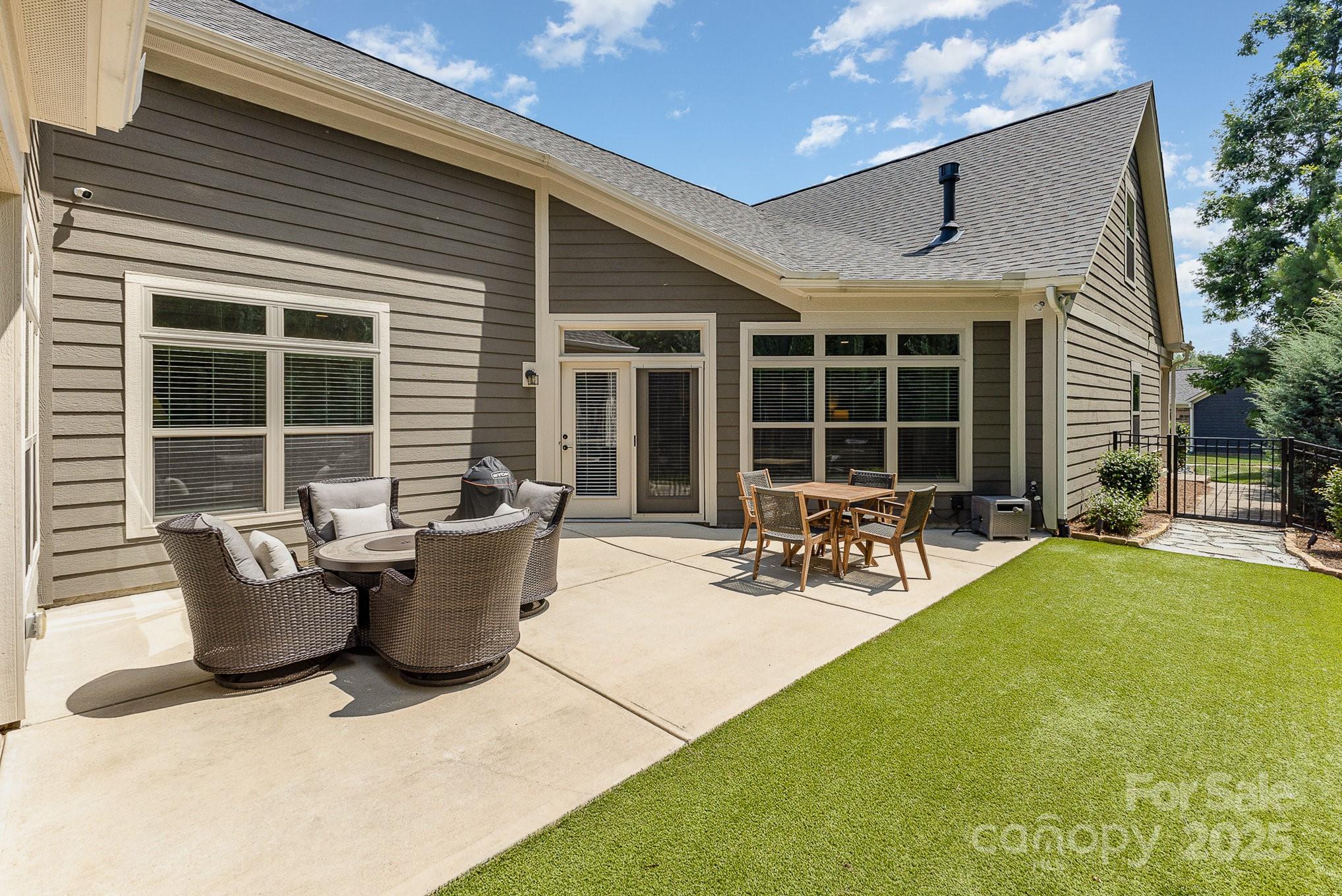 2245 Lincolnshire Lane
