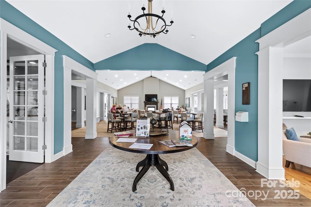 2245 Lincolnshire Lane