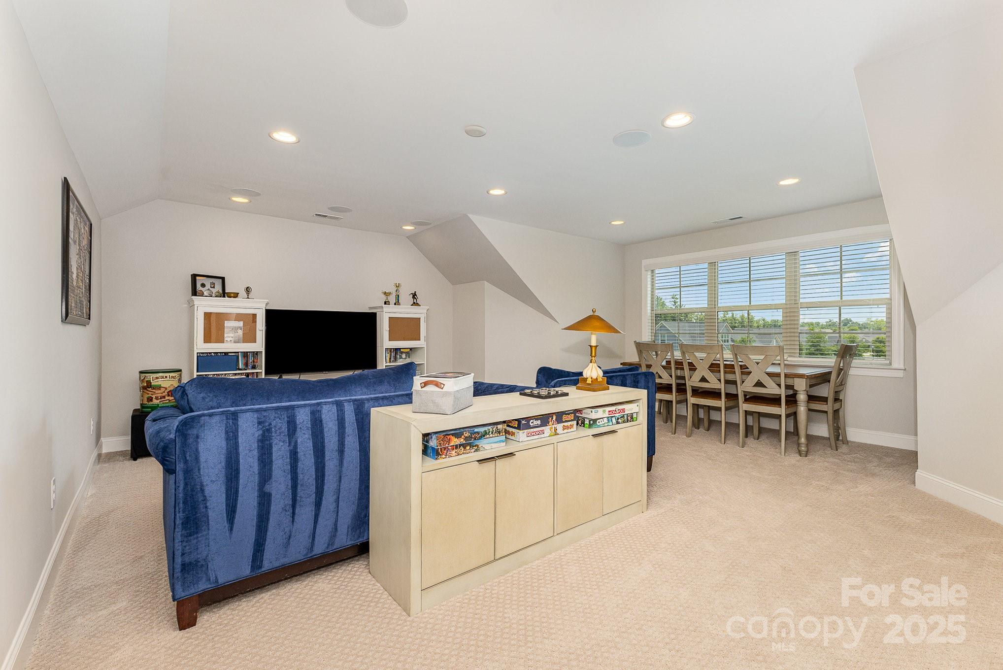 2245 Lincolnshire Lane