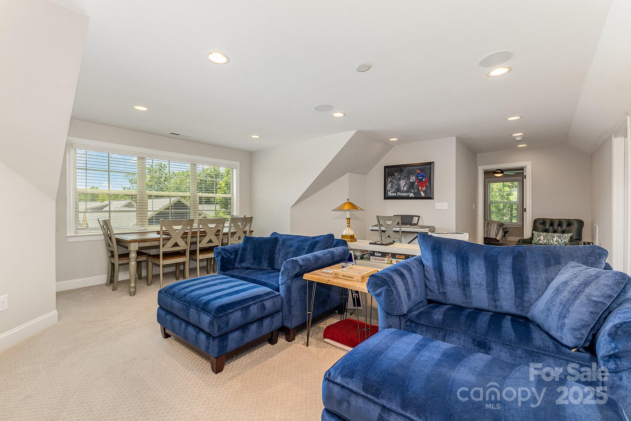 2245 Lincolnshire Lane