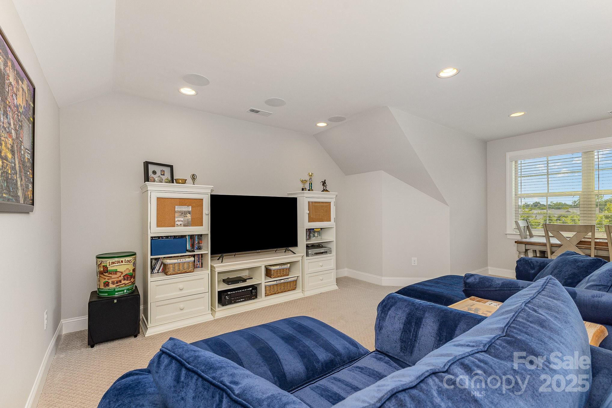 2245 Lincolnshire Lane