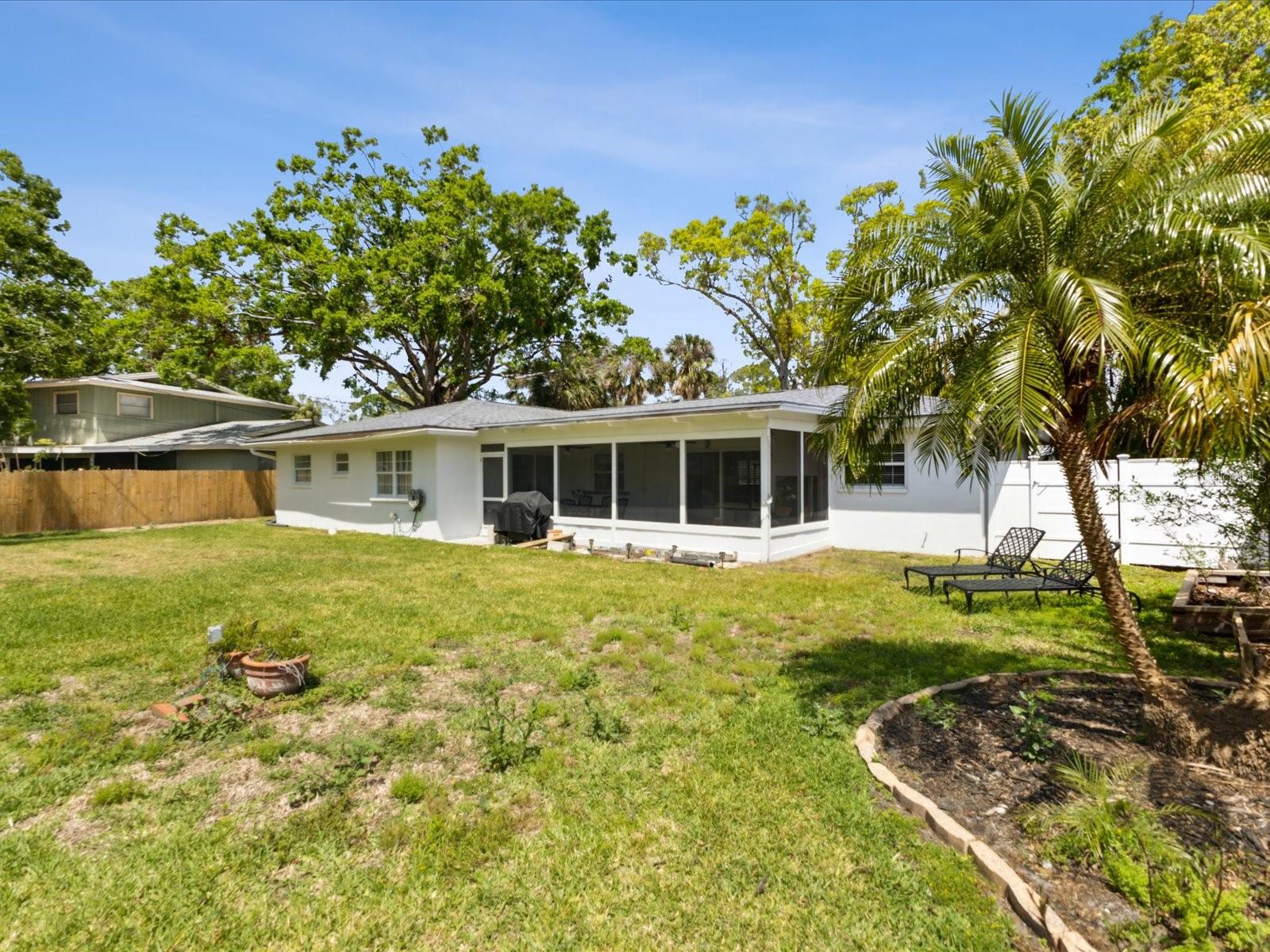 1666 N DAKOTA AVE NE