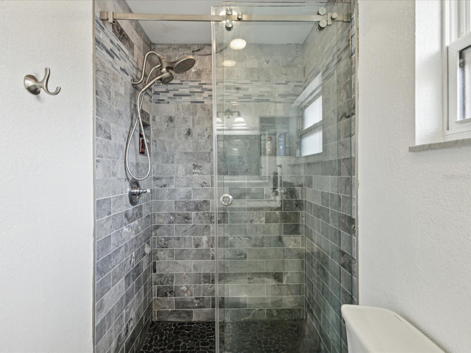 1666 N DAKOTA AVE NE