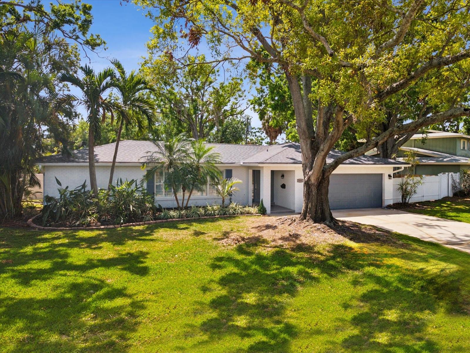 1666 N DAKOTA AVE NE