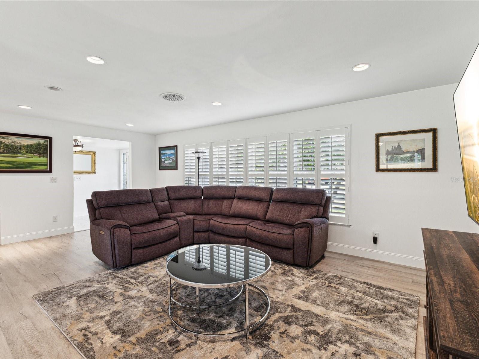 1666 N DAKOTA AVE NE