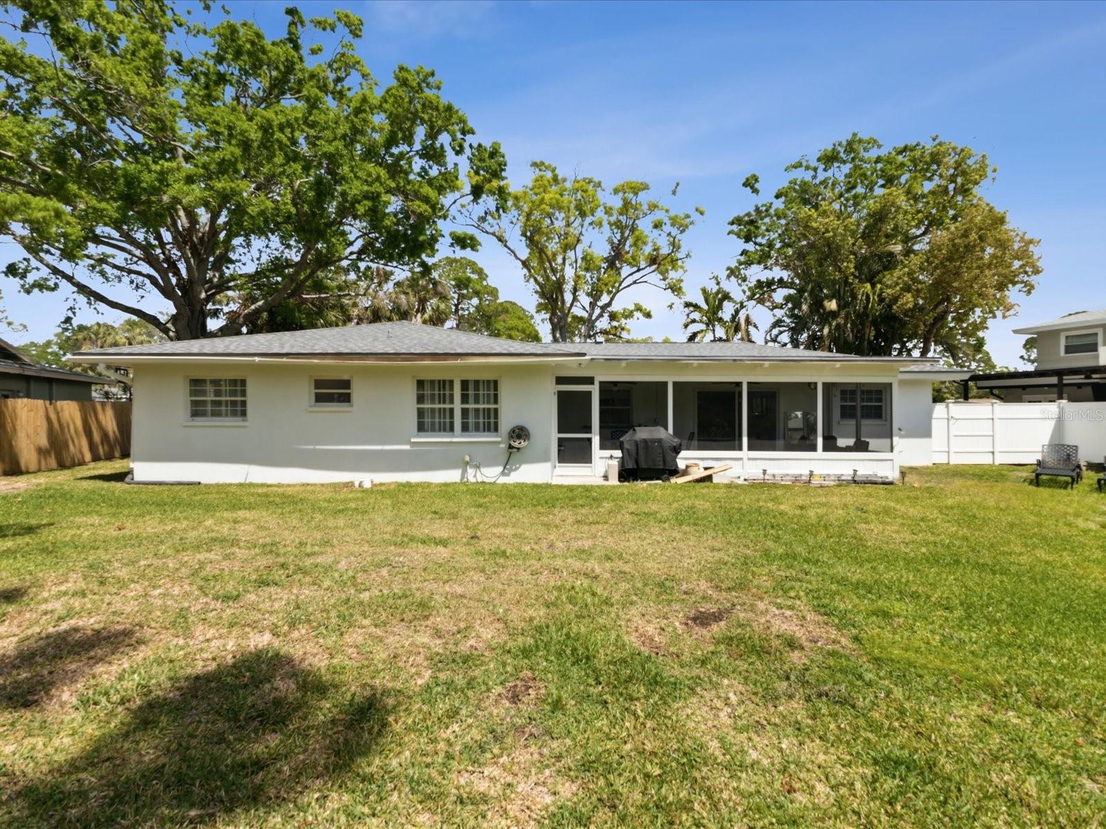 1666 N DAKOTA AVE NE