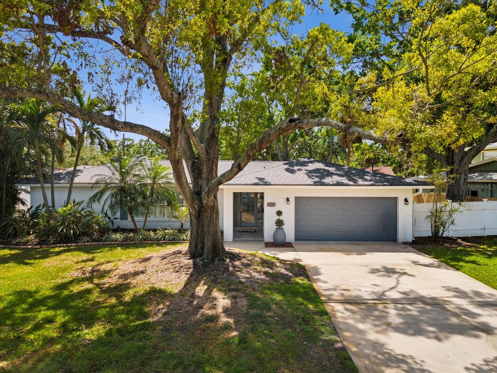 1666 N DAKOTA AVE NE