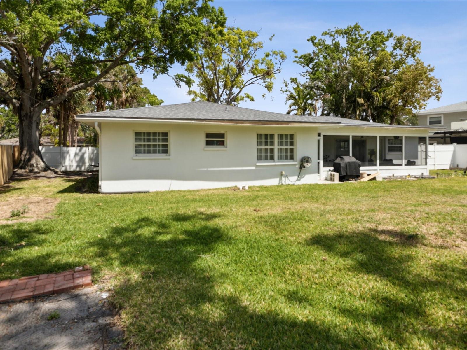 1666 N DAKOTA AVE NE