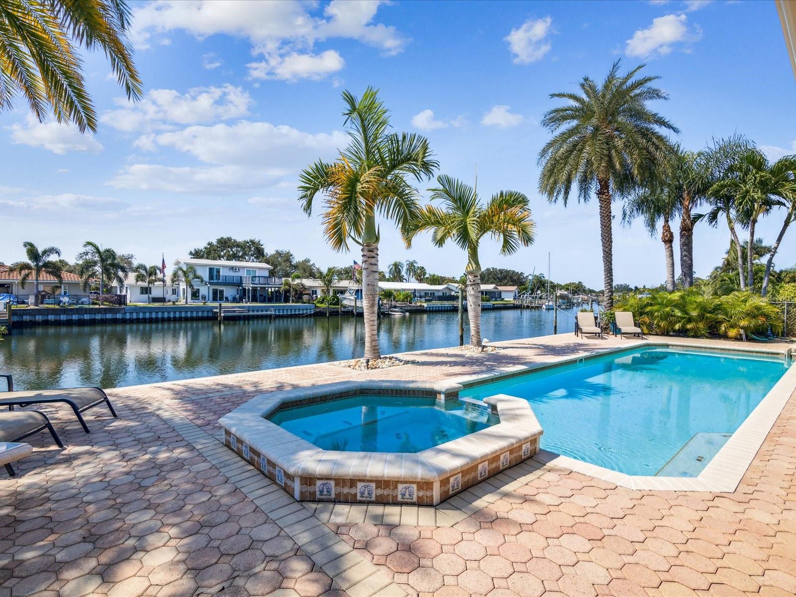 2044 MICHIGAN AVE NE