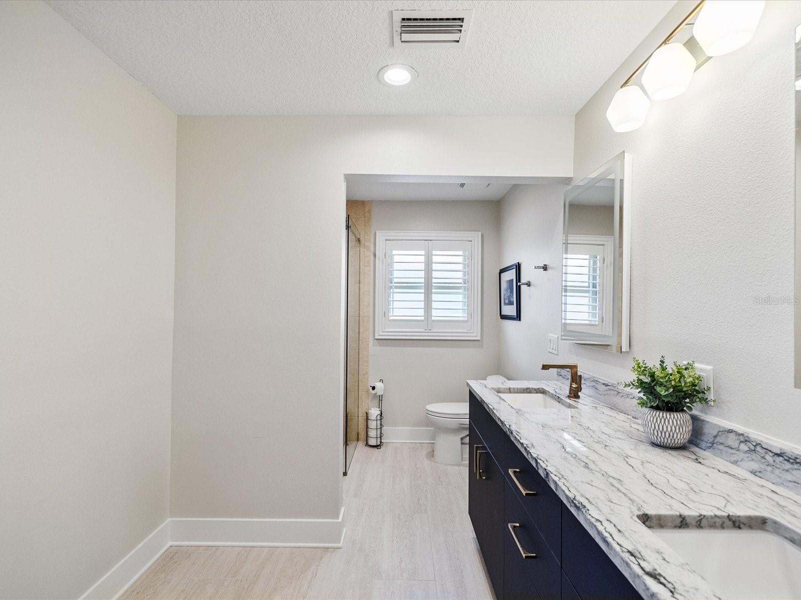 2044 MICHIGAN AVE NE