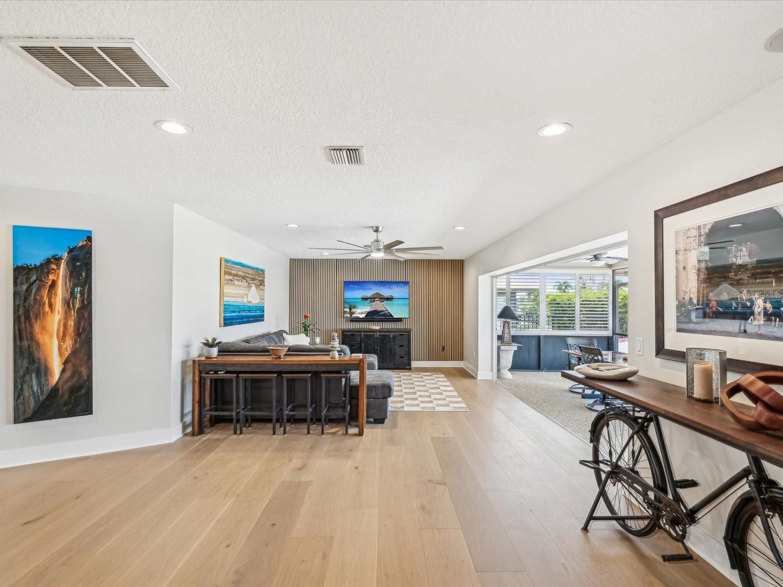 2044 MICHIGAN AVE NE