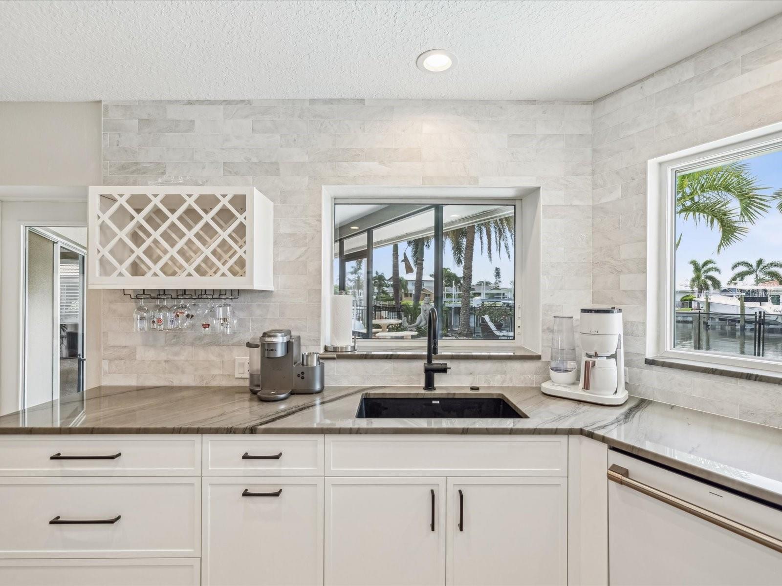 2044 MICHIGAN AVE NE