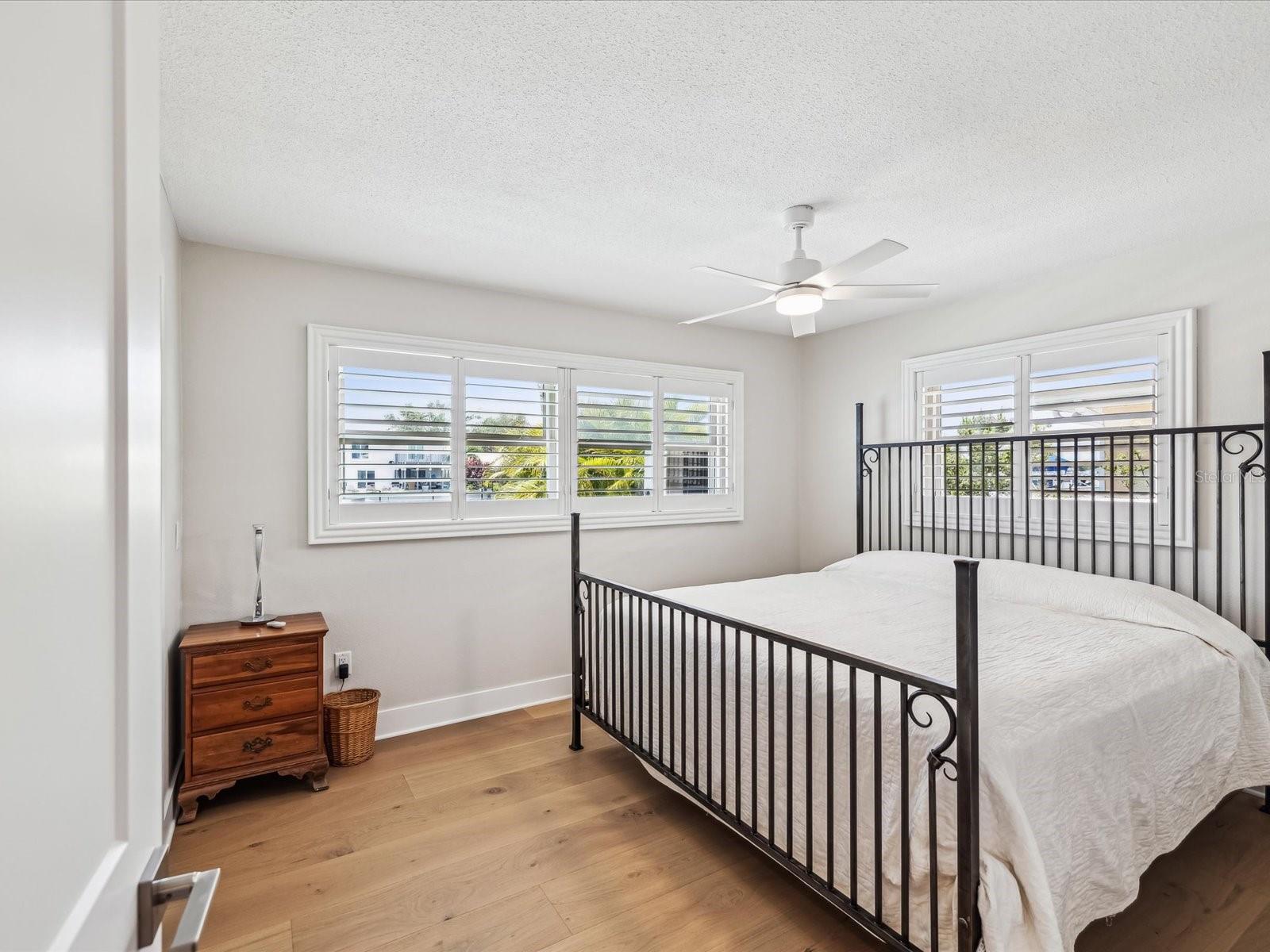 2044 MICHIGAN AVE NE