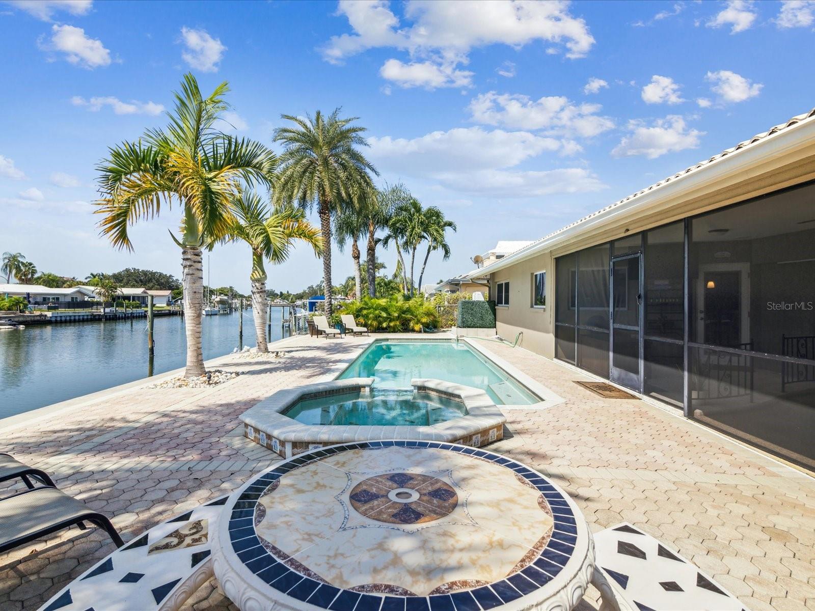 2044 MICHIGAN AVE NE