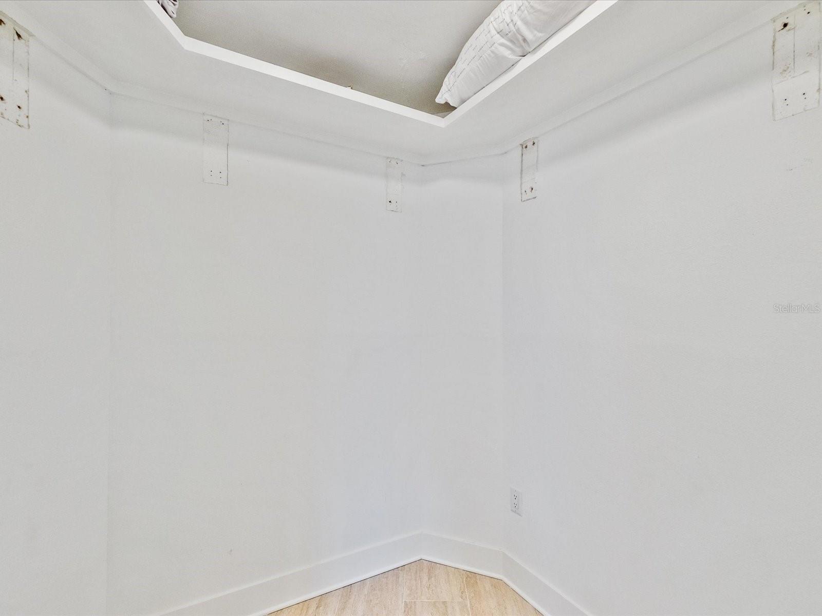 2044 MICHIGAN AVE NE