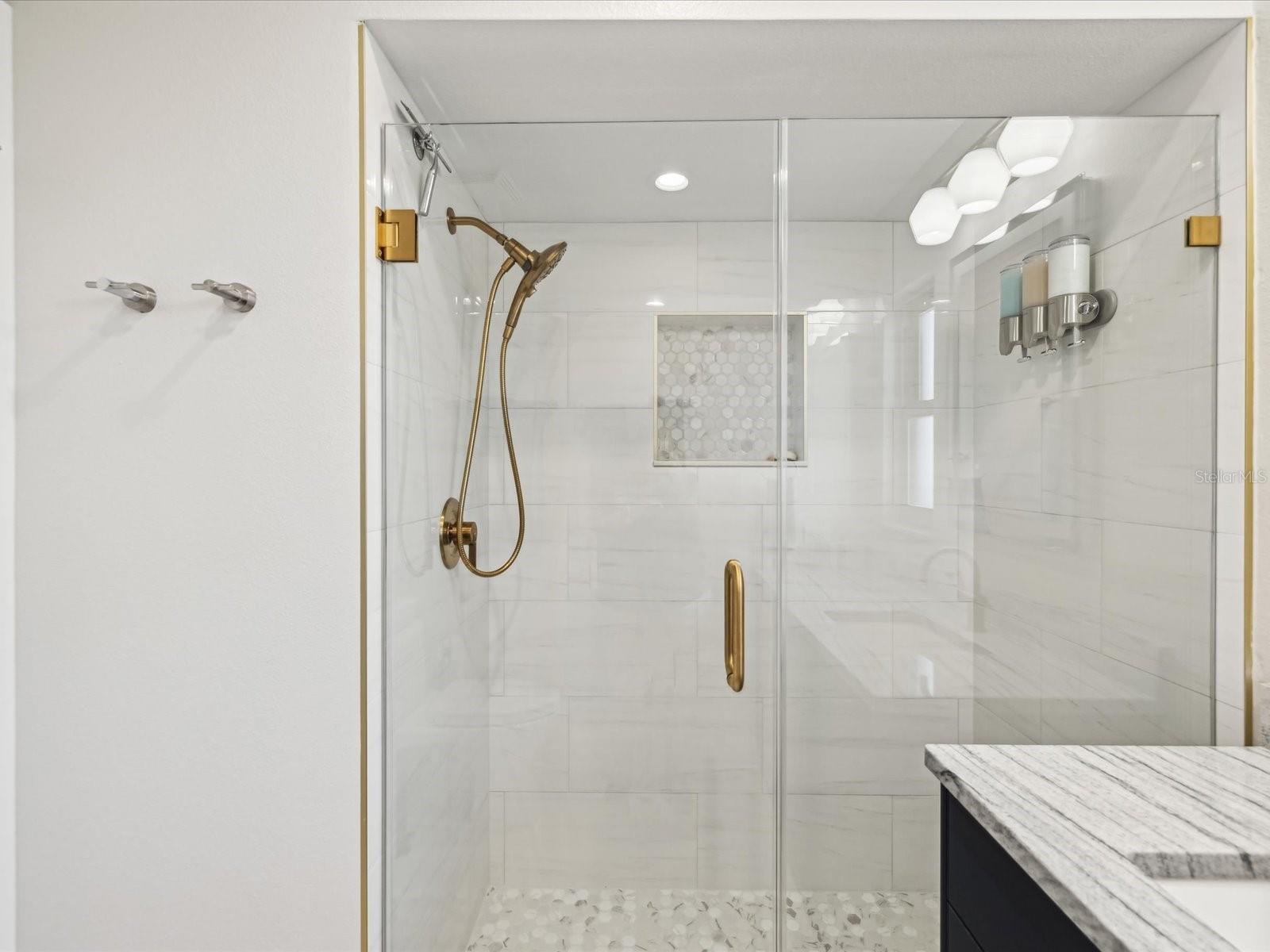 2044 MICHIGAN AVE NE