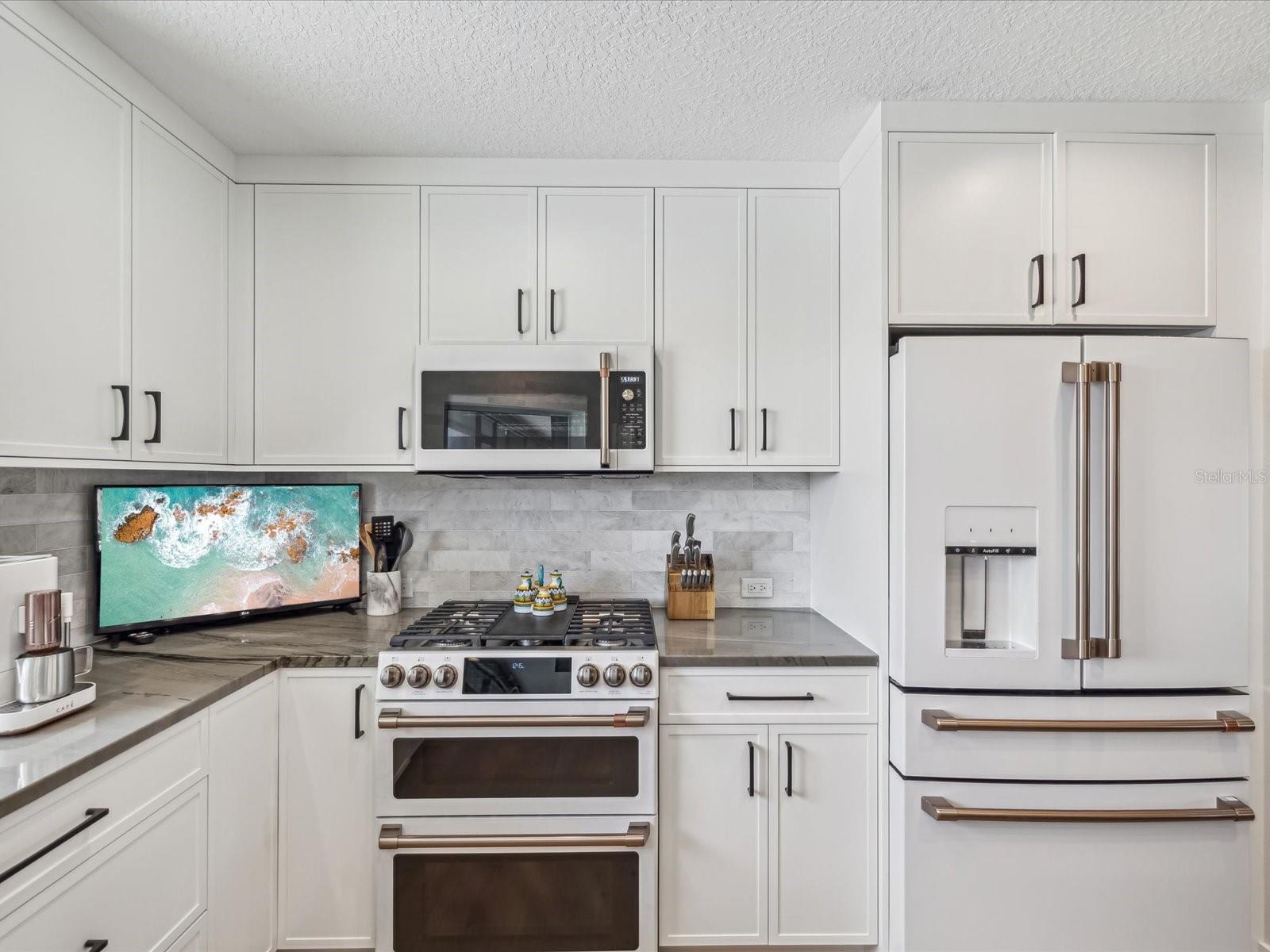 2044 MICHIGAN AVE NE