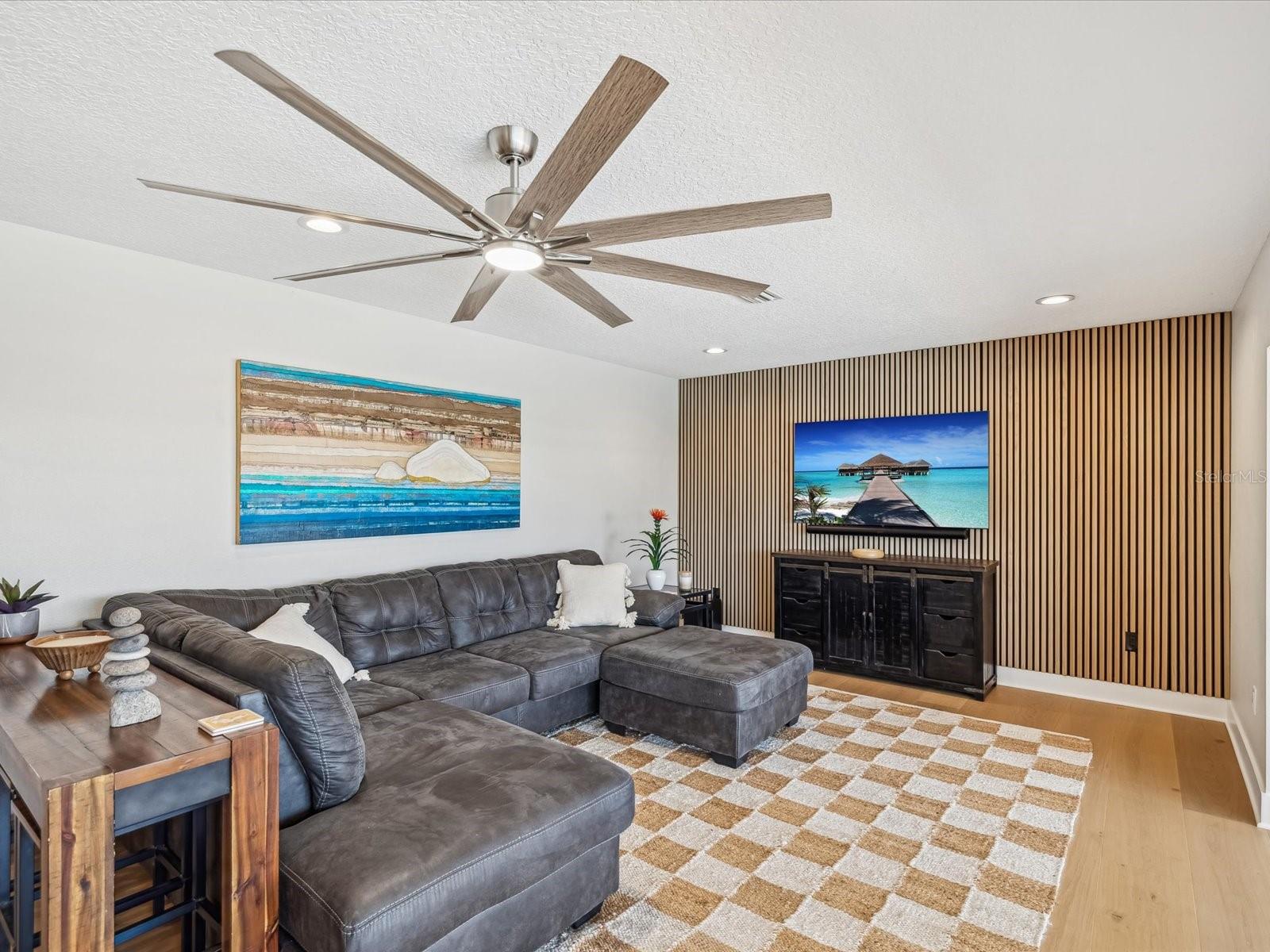 2044 MICHIGAN AVE NE