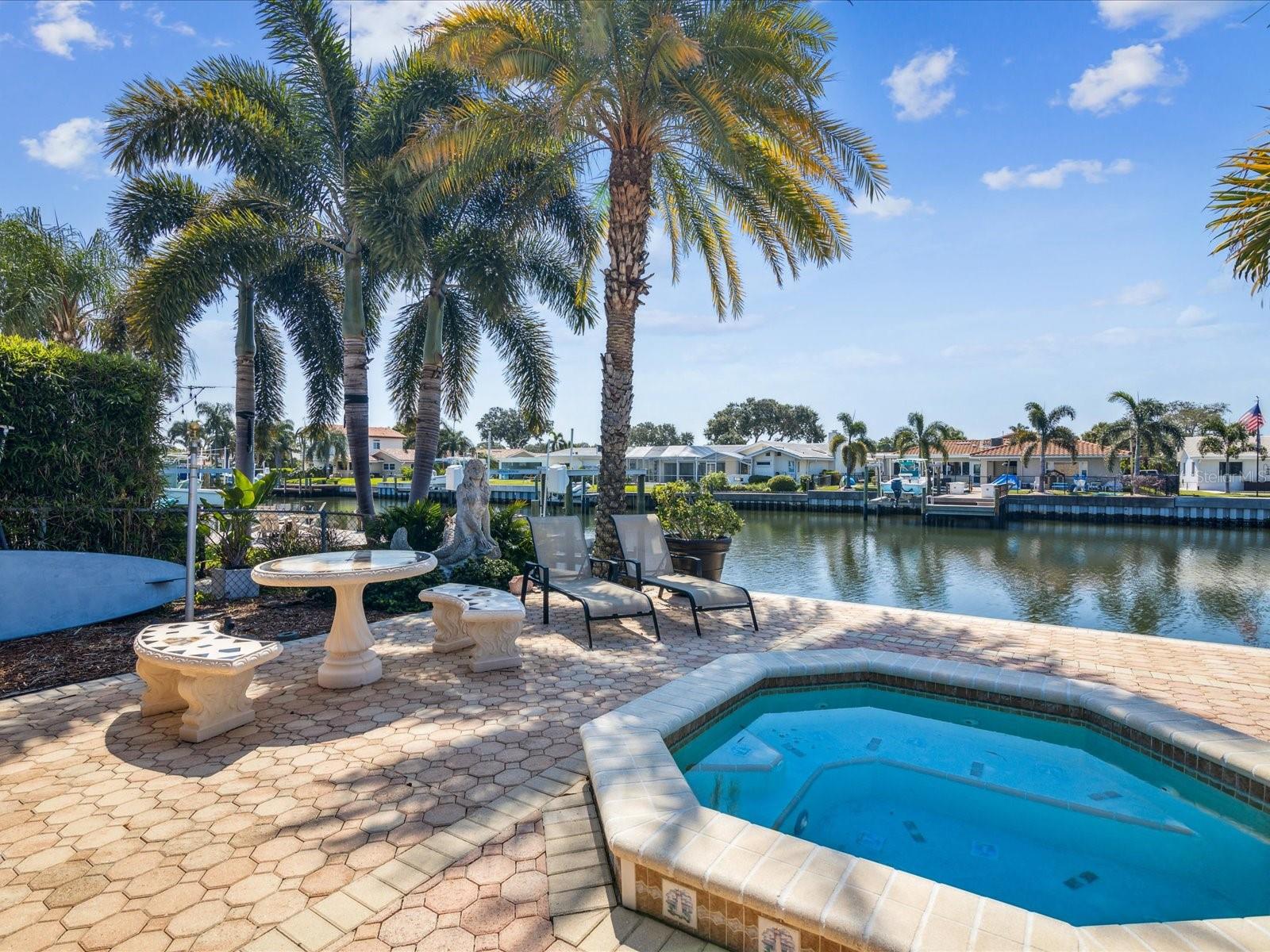 2044 MICHIGAN AVE NE