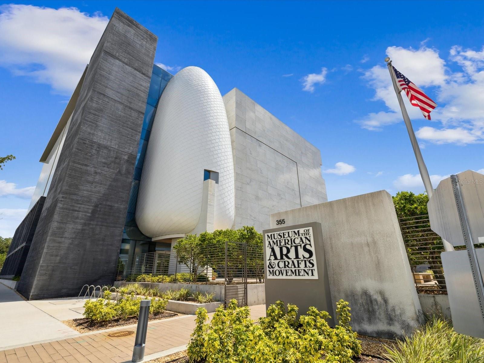 2044 MICHIGAN AVE NE