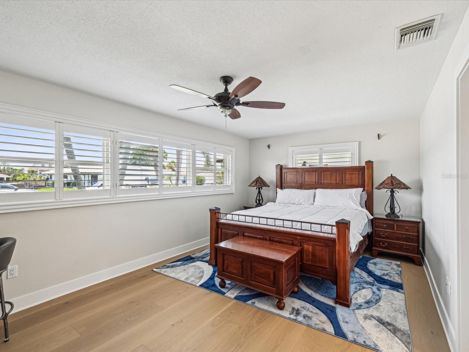 2044 MICHIGAN AVE NE