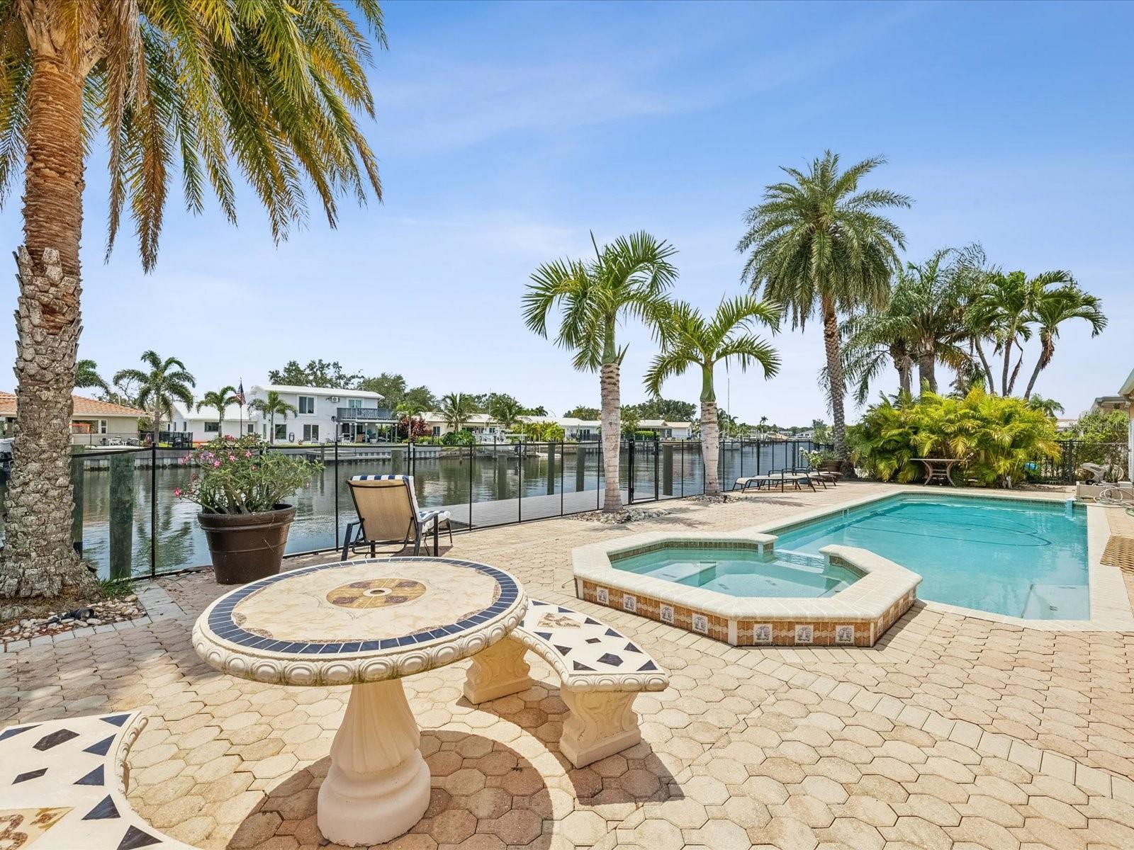 2044 MICHIGAN AVE NE