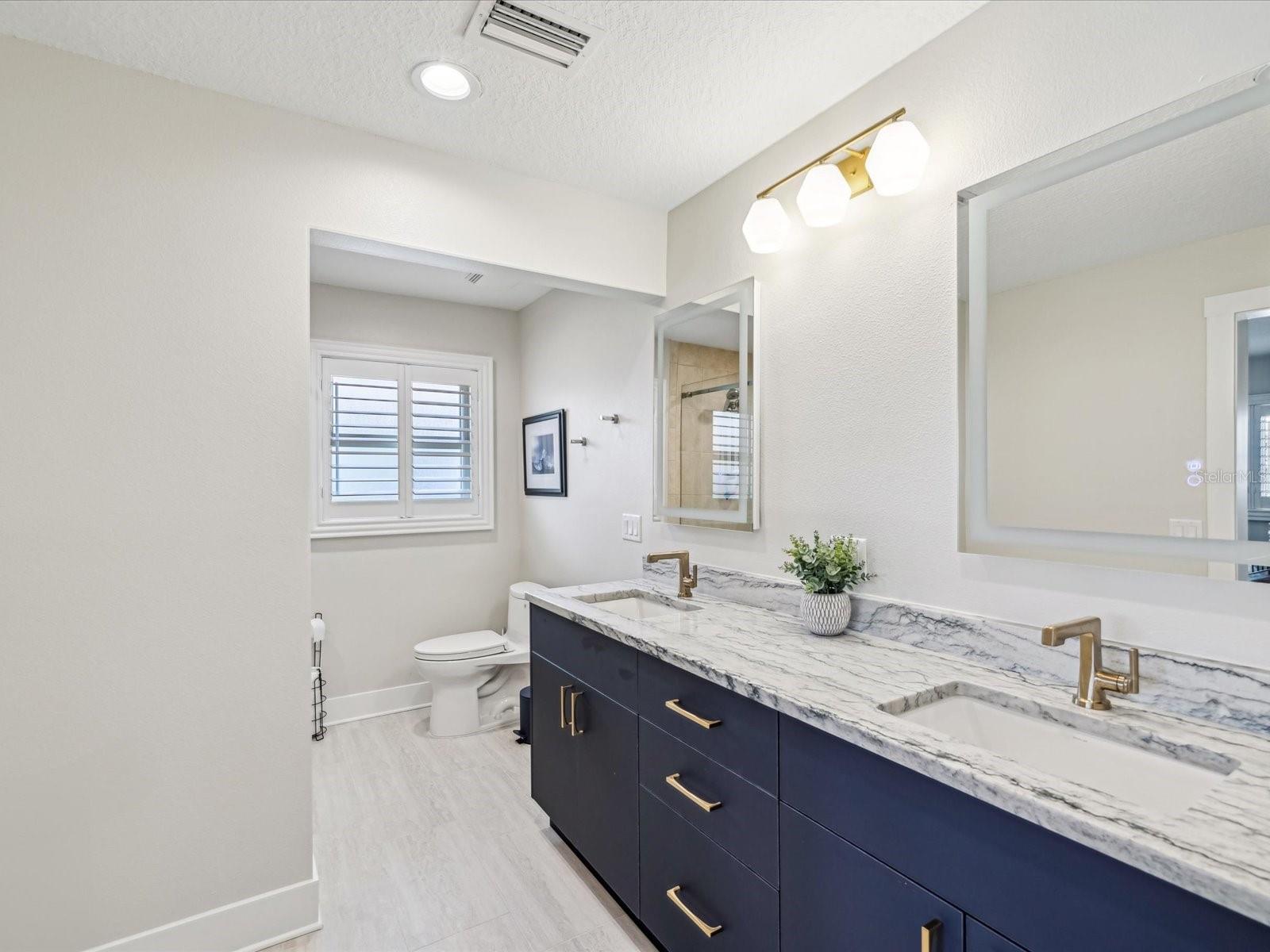 2044 MICHIGAN AVE NE